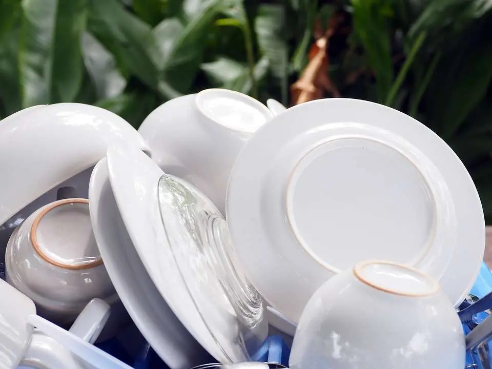 Làm sạch bát đĩa như nào là đúng cách?