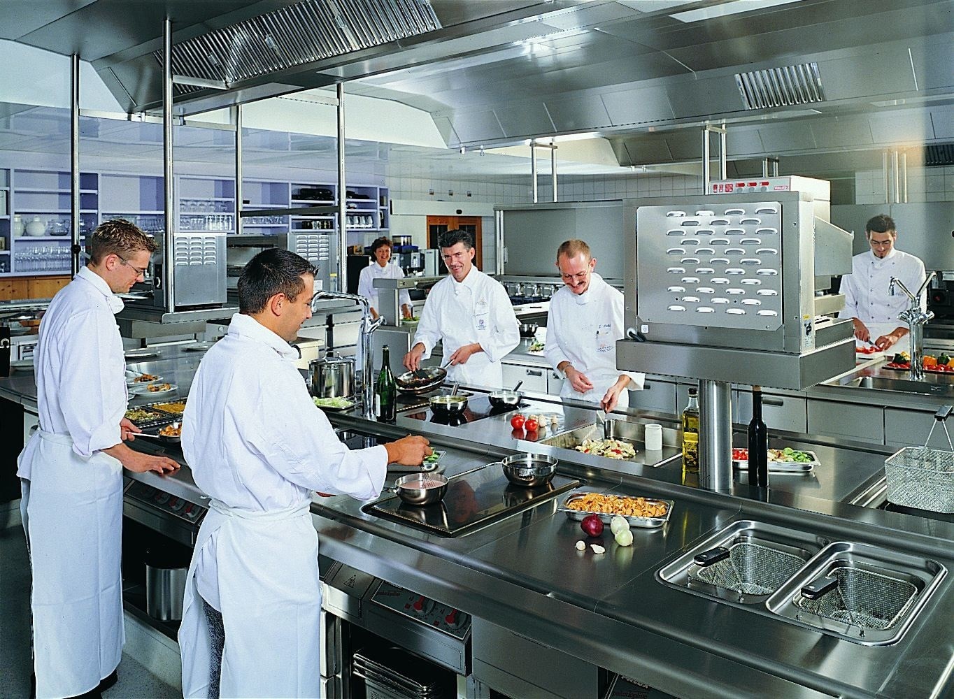 Thiết bị bếp công nghiệp chất lượng cao sẽ giúp giải quyết mọi vấn đề về nấu nướng trong nhà hàng của bạn. Với công nghệ tiên tiến và độ bền cao, chúng tôi cam kết cung cấp cho bạn những sản phẩm chất lượng nhất để giúp cho việc kinh doanh của bạn trở nên hiệu quả hơn. Hãy nhấn vào hình ảnh để mua ngay sản phẩm phù hợp với nhu cầu của bạn!